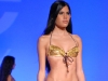 Paola Díaz, primera finalista, modela  diseño de Tommie Hernández